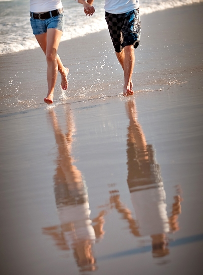 beach running reflection Ballina